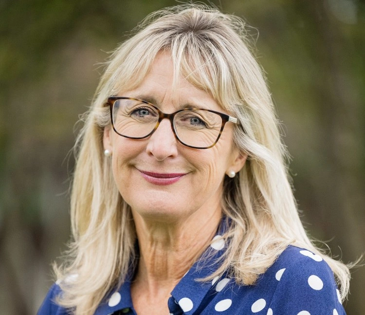 A blonde woman with glasses