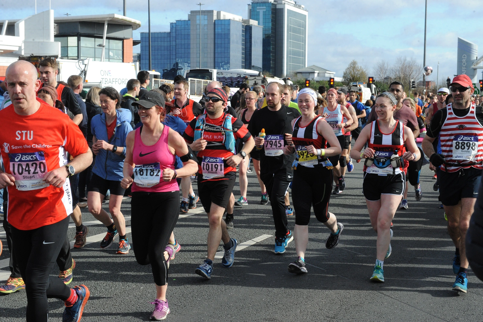 Manchester Marathon crowd of runners